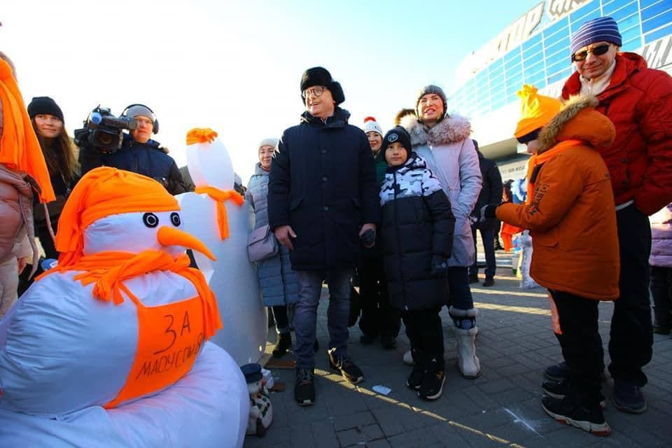 В Челябинске состоялся праздник снеговиков-добряков