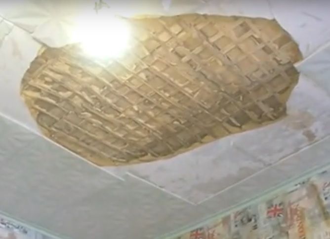 В Челябинске ночью рухнул потолок в детской спальне