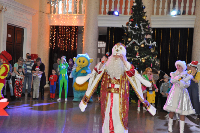 Во Дворце культуры имени Кирова состоялась традиционная благотворительная елка