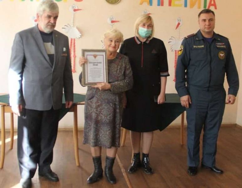 Двое копейчан получили награды МЧС и минздрава России