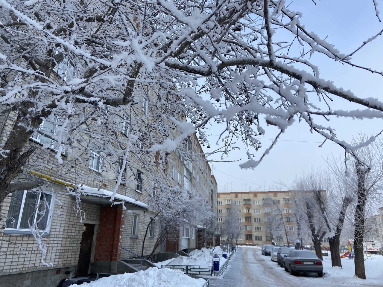 Челябинск школы погода. Уральская 25 Челябинск. Негино школа в феврале 2023.