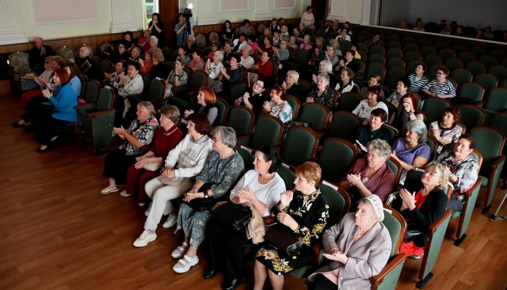 В Копейске чествовали золотой фонд образования
