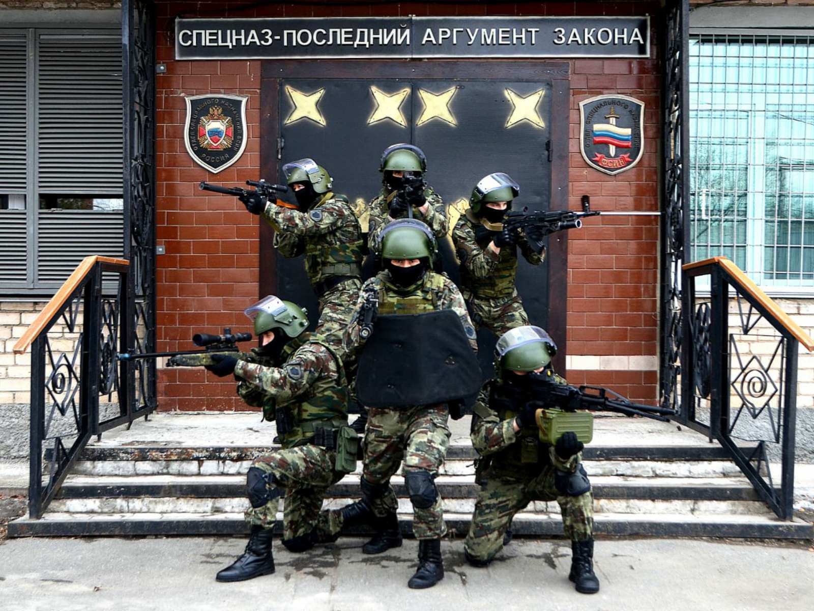 Бойцы спецназа ФСИН отмечают профессиональный праздник
