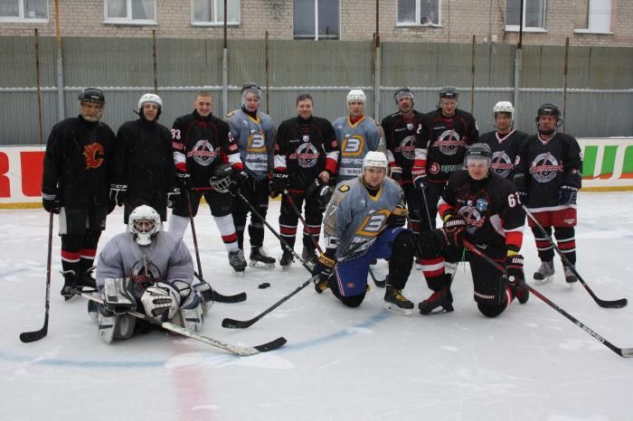 Тренеры «Мечела» показали мастер-класс по хоккею осужденным ИК-15