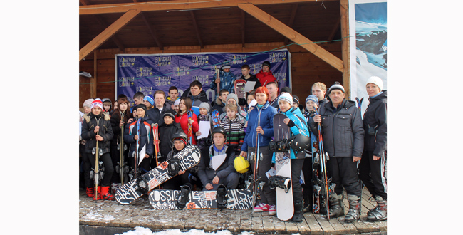 Школьники осваивают сноуборд и горные лыжи