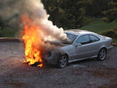 В Челябинске взорвали автомобиль чиновника