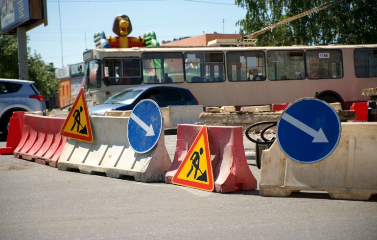 В связи с ремонтом коммуникаций улицу Доватора перекрыли на неопределенное время