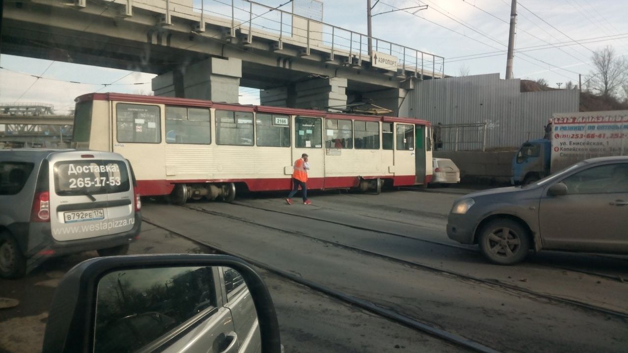 Дорога перекрыта. Трамвайный дрифт устроили в Челябинске
