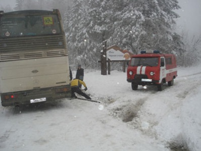 100 копейских школьников оказались в снежной ловушке