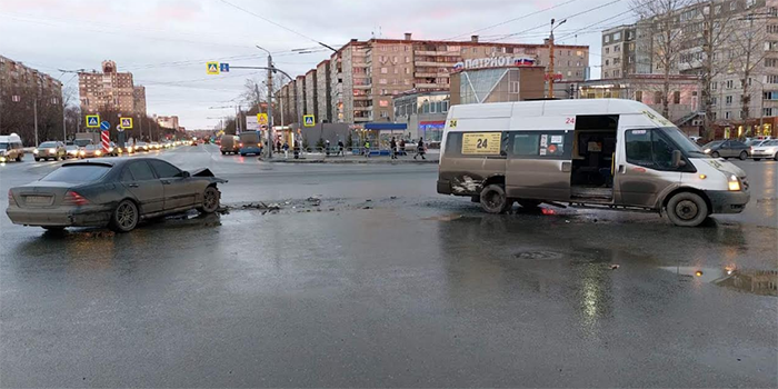 Девушка пострадала в ДТП с маршруткой в Челябинске