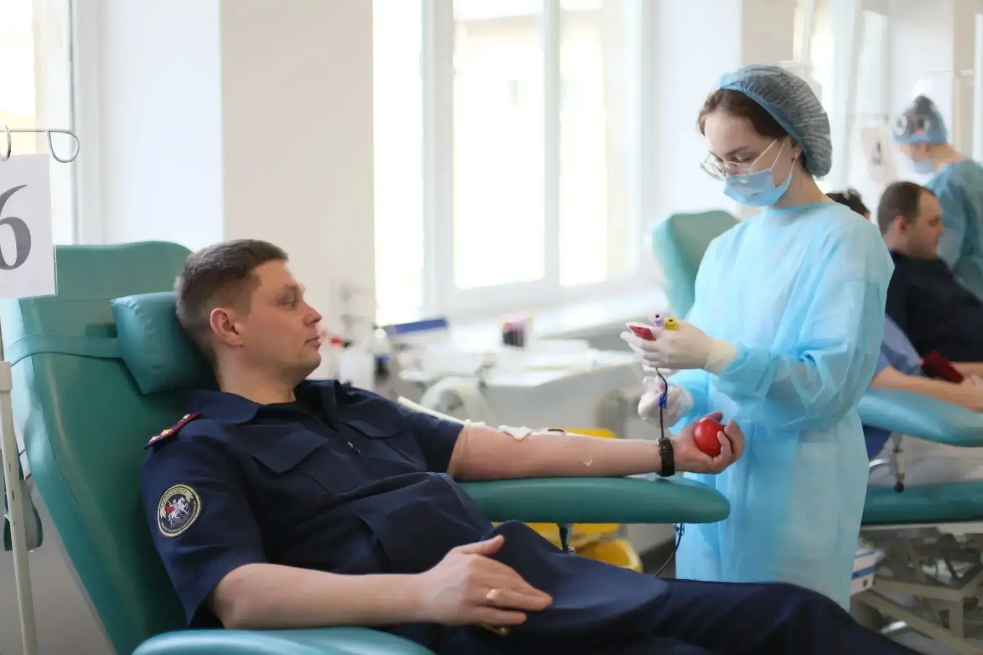 Сотрудники Следственного комитета Челябинской области приняли участие во всероссийской донорской акции перед Днём Победы