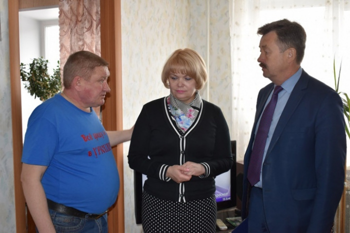 Глава минсоцотношений Челябинской области пообещала поддержку семье копейчанина, воспитывающего дочь-инвалида