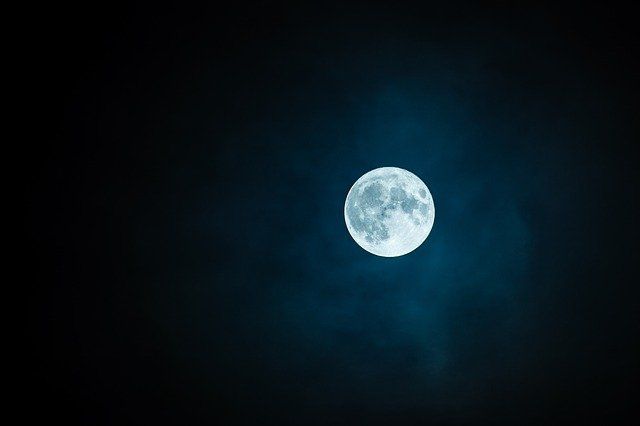 Голубую Луну, про которую поет Моисеев, россияне увидят 31 октября!