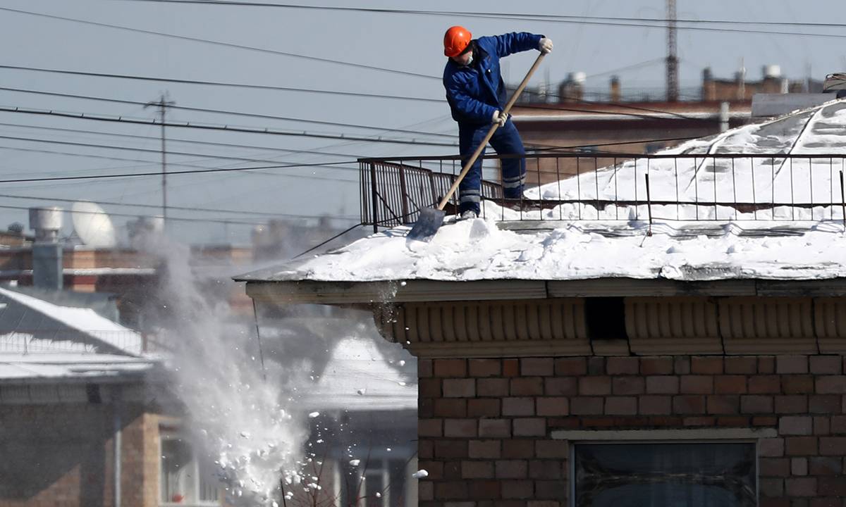 Активисты «Единой России» начали мониторить качество уборки снега с крыш