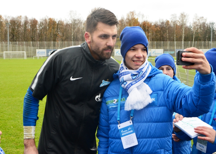 Юные футболисты из Карталов пообщались со звездами питерского «Зенита»