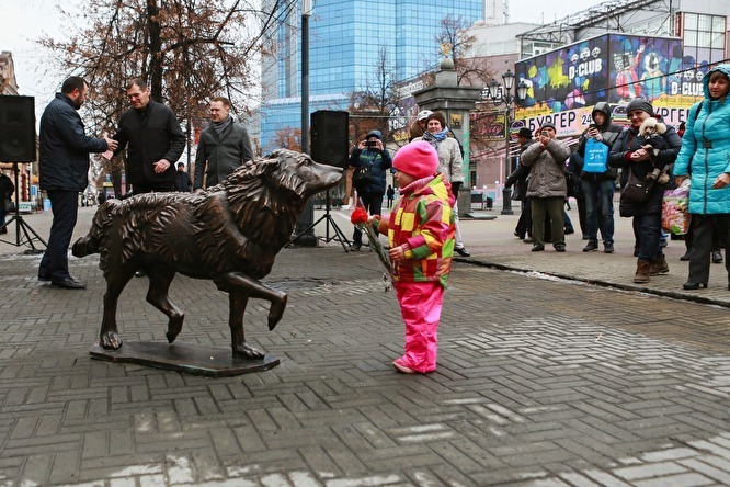 В Челябинске открыли памятник собаке, которая два года ждала хозяина
