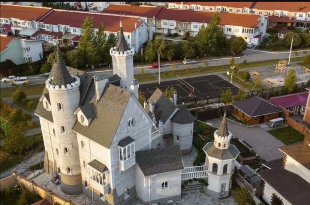 В Челябинске на треть подешевел сказочный замок из мрамора