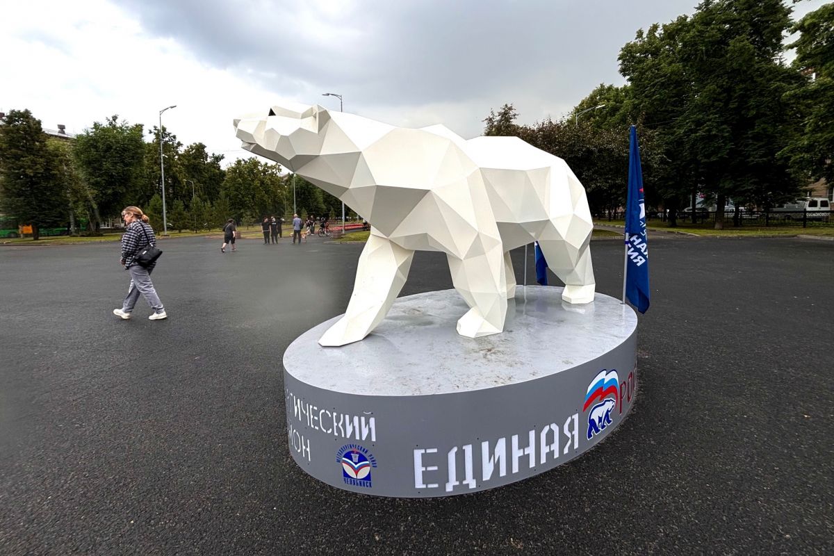 В Металлургическом районе Челябинска поселился партийный Медведь