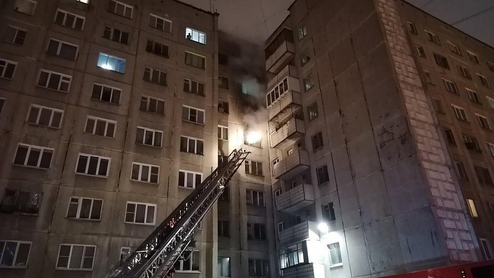 20 человек эвакуировали из-за пожара в челябинской многоэтажке