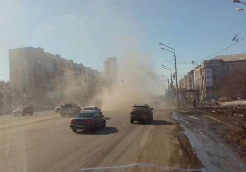 Пыль столбом: в Челябинске мэрию обязали убрать грязь с дорог