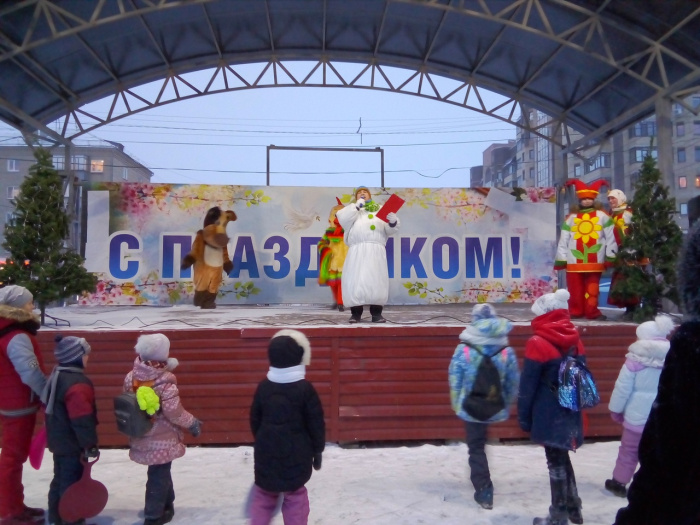 В Копейске торжественно открывают Ледовый городок. Видео