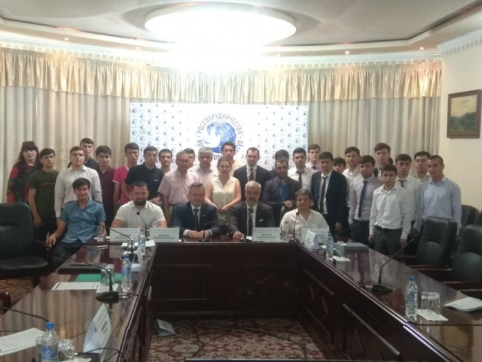 Эксперты из Челябинска поучаствовали  в заседании молодежного клуба в Душанбе