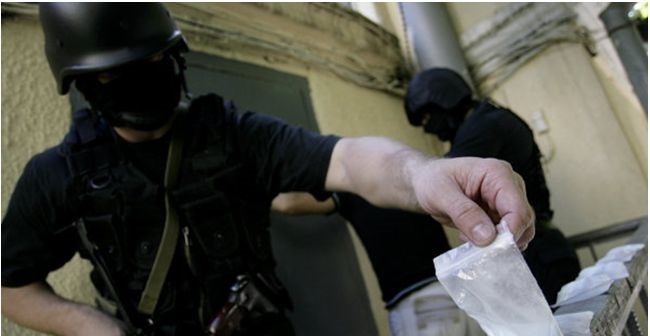 В Копейске полицейские перекрыли крупный канал сбыта наркотиков