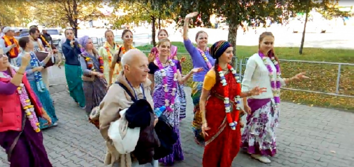 Харе, Кришна! Смотрите видео шествия процессии индуистов по Копейску 