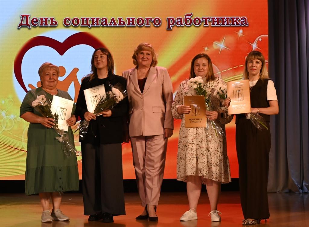 Социальные работники Копейска приняли поздравления