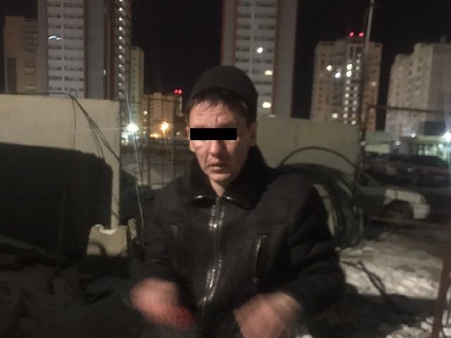 В Челябинске пьяный мужчина ночью покатался на кране