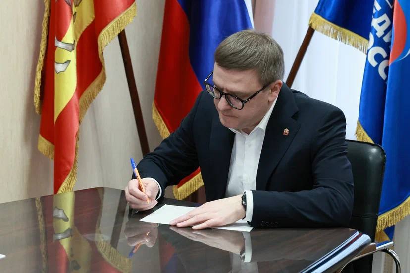 Губернатор Челябинской области Алексей Текслер одним из первых на Южном Урале поставил подпись в поддержку Владимира Путина на предстоящих выборах