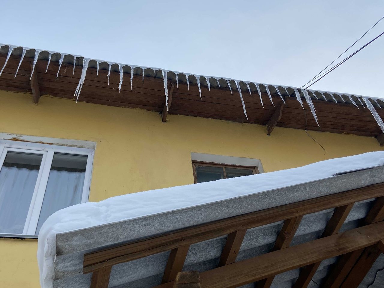В Копейске от снега очистили более 1100 крыш