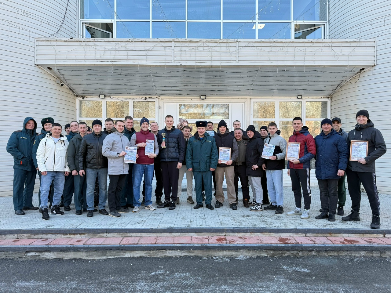 Копейские пожарные поборолись за победу в бассейне