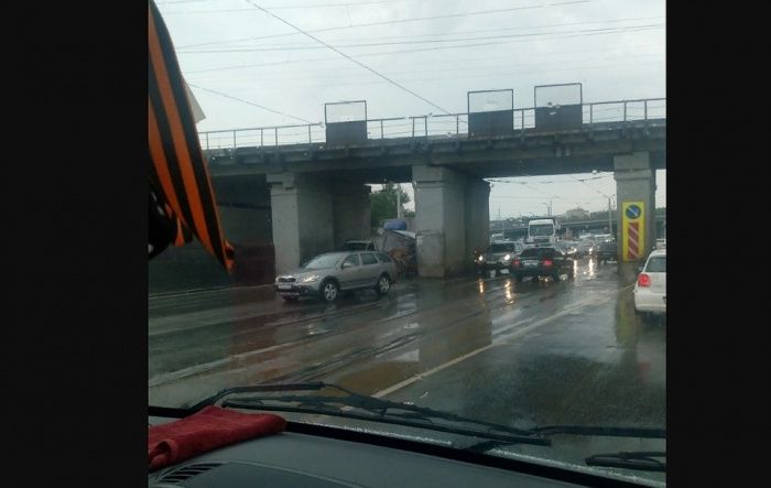 Из-за аварии на Копейском шоссе с утра машины встали в пробку