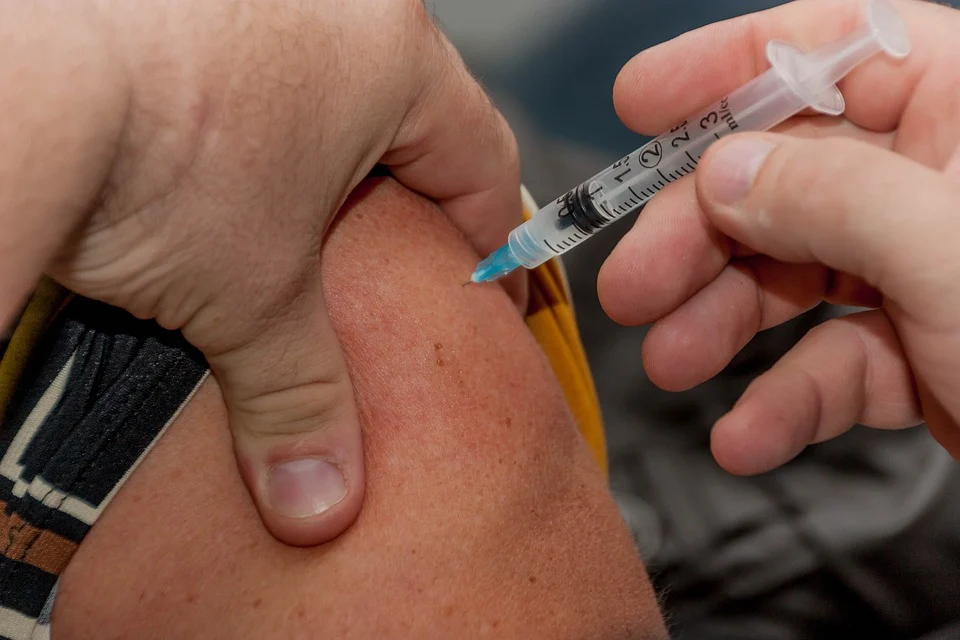 В Копейске прививки поставили 66 процентов старшего поколения