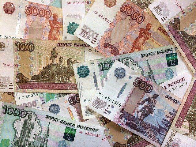 Депутат предложил выплатить по 10 тысяч рублей малоимущим к Новому году