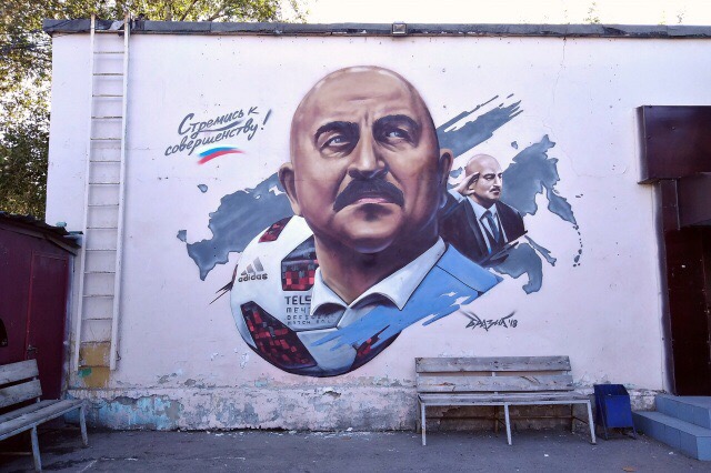 На челябинском здании появился огромный портрет Черчесова