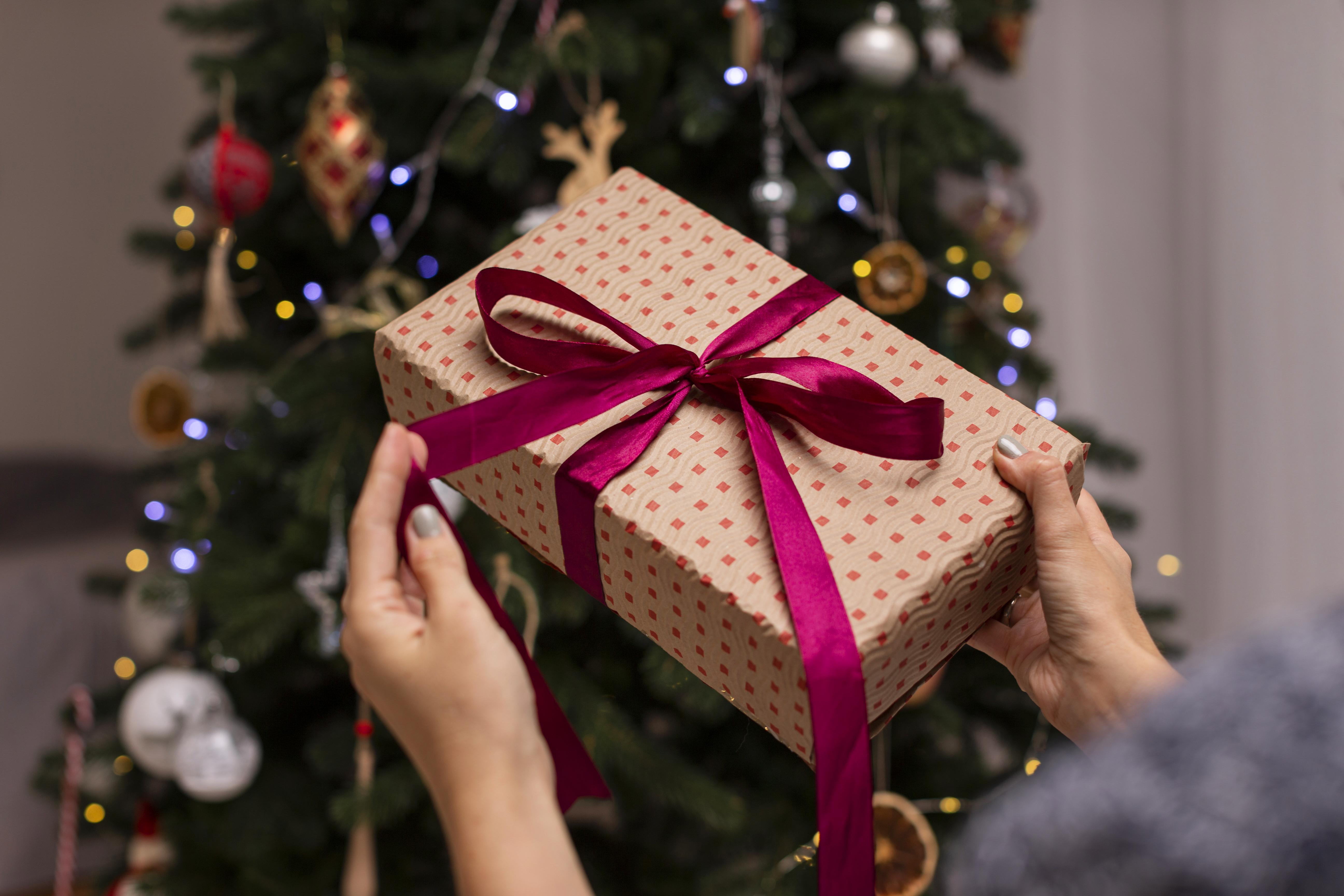 Что не стоит дарить на Новый год: антирейтинг подарков