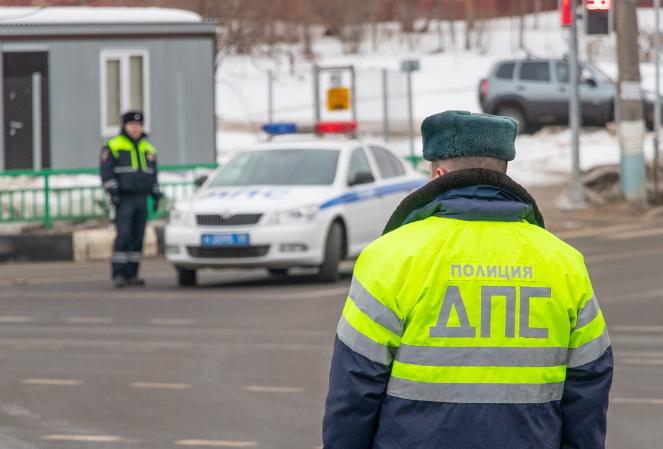 В Челябинске иномарка врезалась в полицейский УАЗ