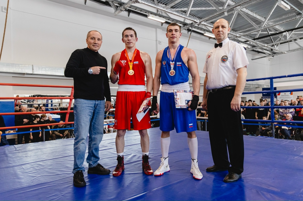 Копейский боксер завоевал серебро на чемпионате области