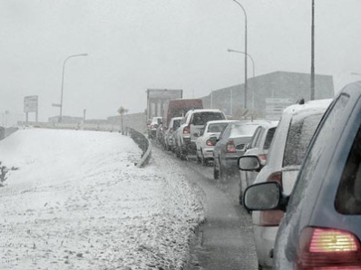 Челябинск «стоит» из-за снегопада