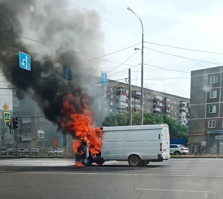 В Челябинске загорелся автомобиль