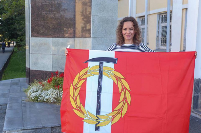 Копейчанка Евгения Щурова установит флаг города на Эльбрусе