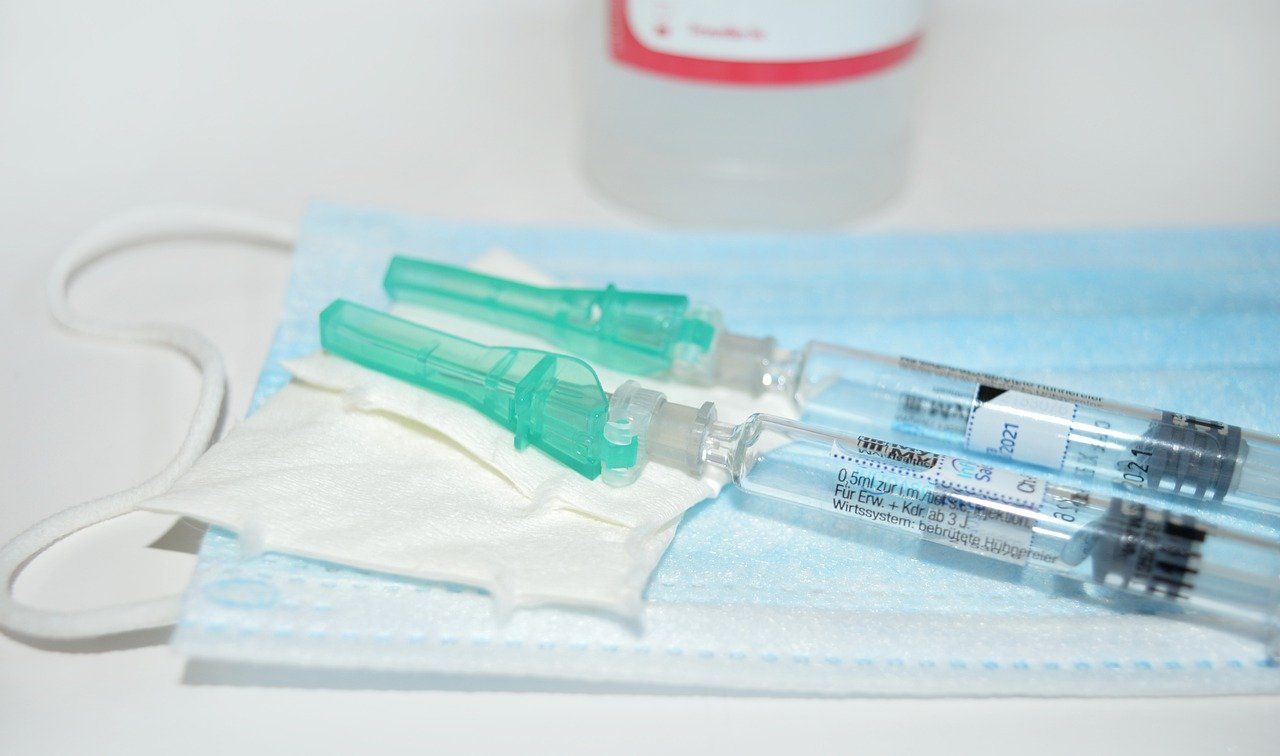  В Челябинской области анонсировали вакцинацию пожилых людей от COVID-19