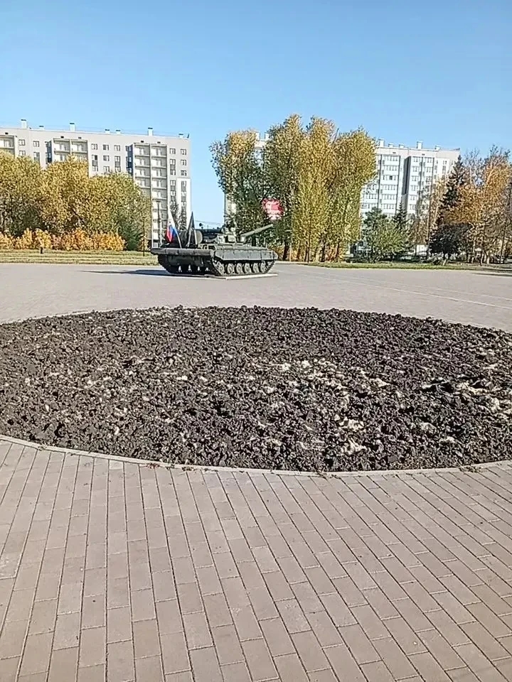  В Копейске готовят клумбы к зиме