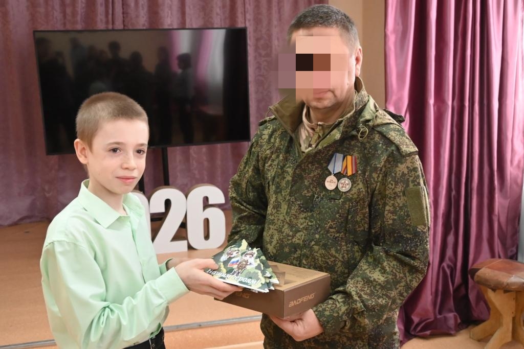 Боец СВО пришёл в гости к 12-летнему волонтёру из Копейска