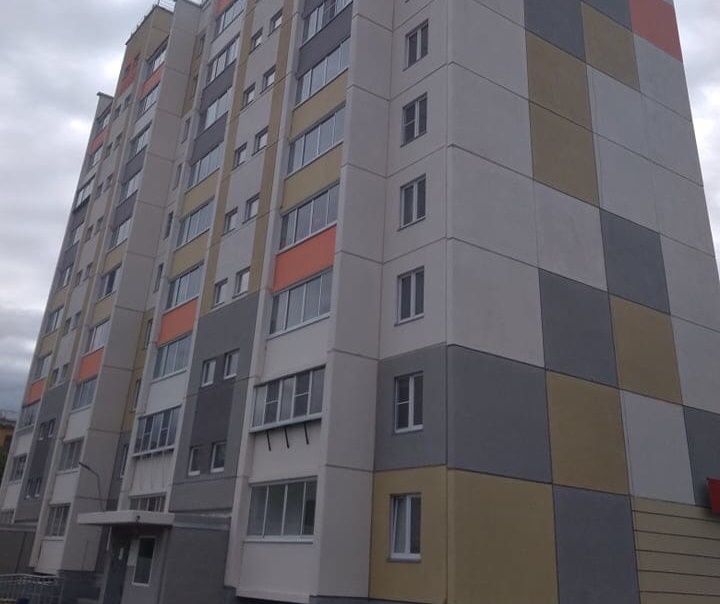 Двое малышей выпали с балкона многоэтажки в Челябинске