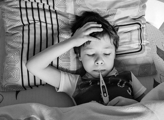 Названы первые и наиболее вероятные симптомы ковида у детей