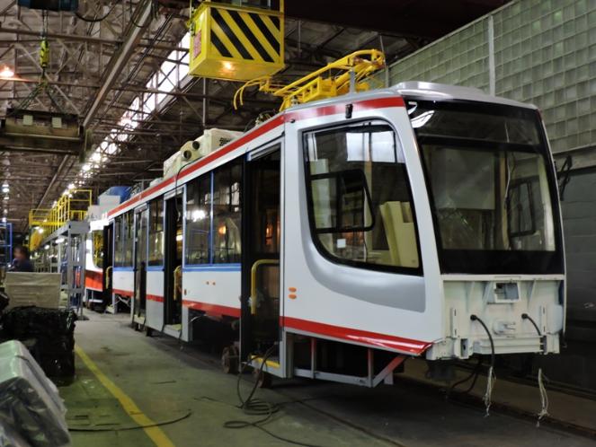 В Челябинск везут новый низкопольный трамвай «на опыты»