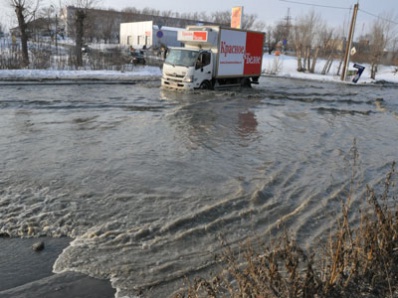Море разлилось на въезде из Челябинска в Копейск